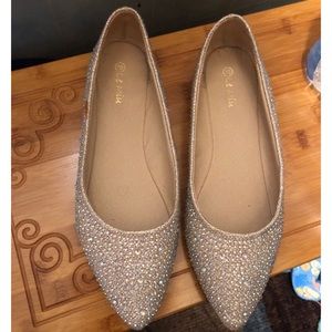 AB like crystal pointed toe flats
